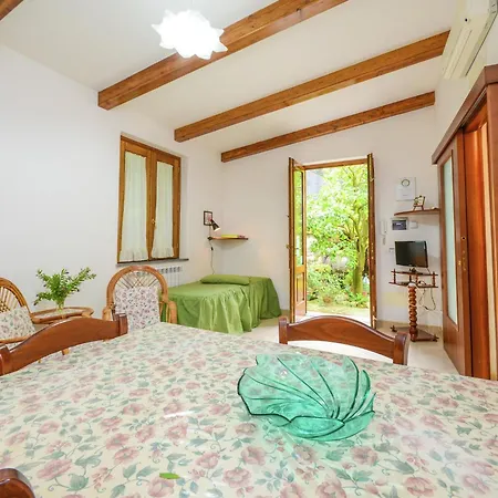 Luxurious Mansion In With Garden Holiday home